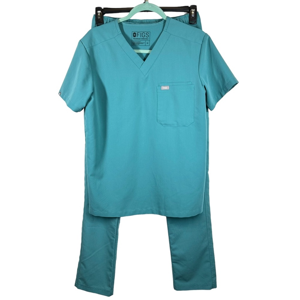 FIGS XS Mens Scrub Set Teal Color Leo Top and Cairo Cargo pants Career Workwear